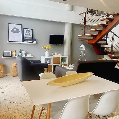 New Ocean Front View Luxury Triplex W Jacuzzi 2Br Villa